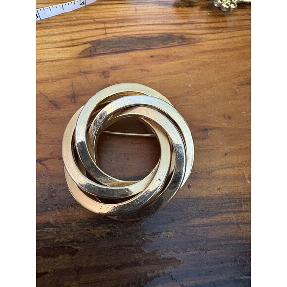Vintage Intertwined Fancy Gold Tone Metal Circles Pin or Brooch 2” - Picture 1 of 8